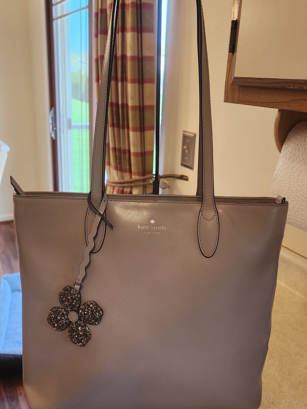 Kate Spade Kerri Medium Tote, a leather shoulder bag With Glitter Charm